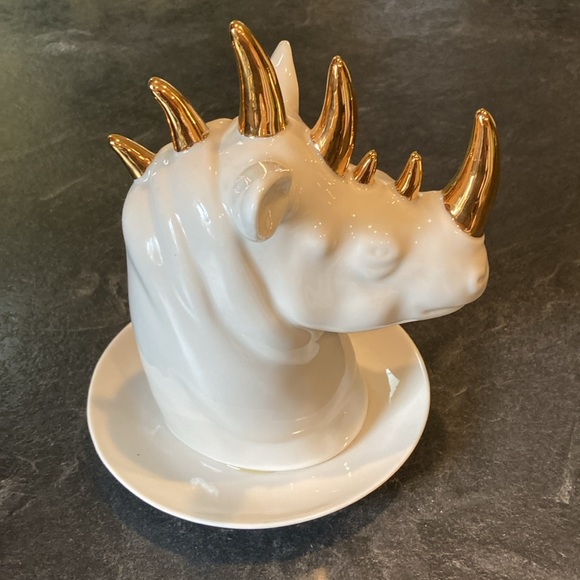 Willie Tsang Imm Living Cream gold rhinoceros ring holder - Picture 3 of 8